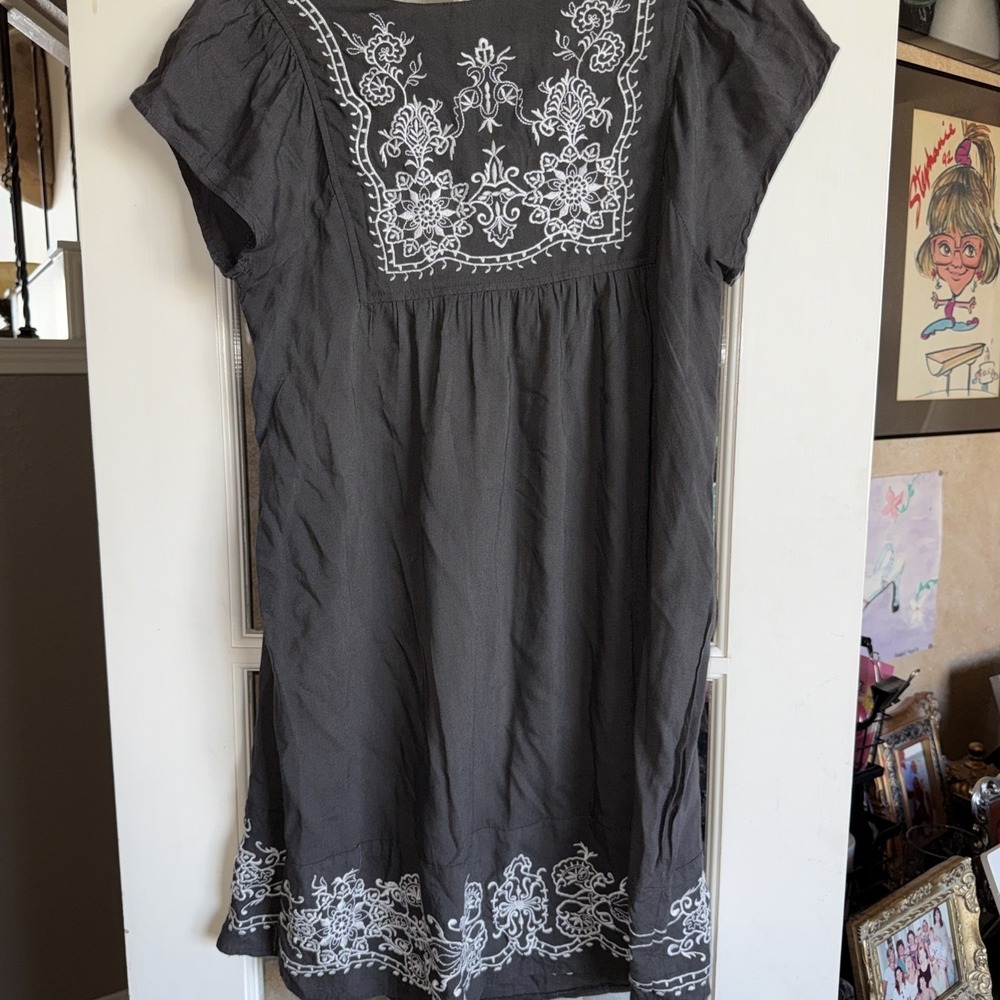 ONE CLOTHING Women Medium Gray Tunic Top Blouse Cap Sleeve Embroidered 5543 - Picture 5 of 6